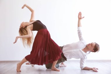 kaç içinde dans stüdyosu