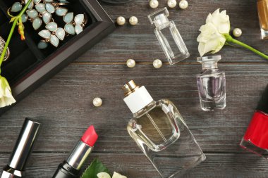 Kozmetik ve parfüm şişeleri