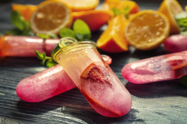 Helado de cítricos con frutas —  Fotos de Stock