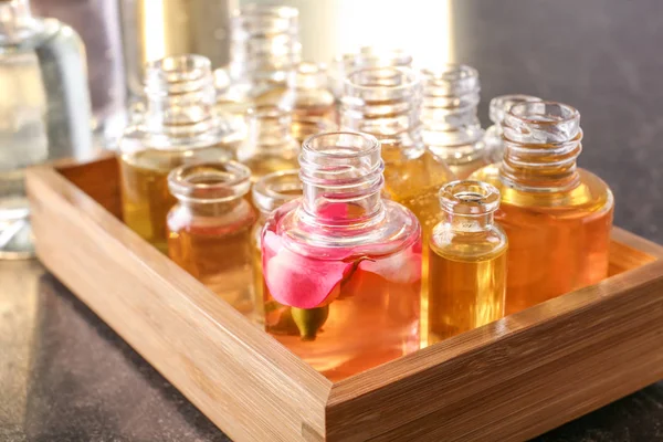 Frascos de perfume diferentes — Fotografia de Stock
