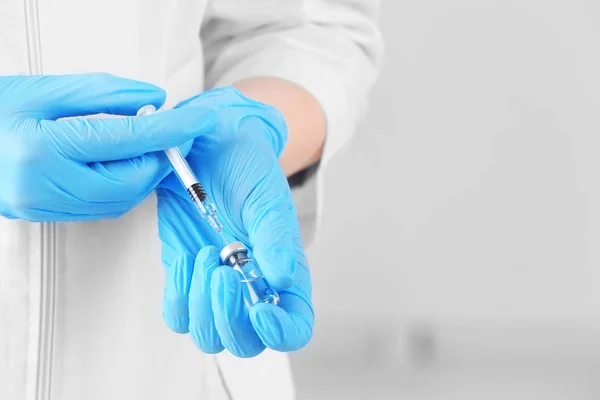 Doctor with syringe and medicine — Stock Photo, Image