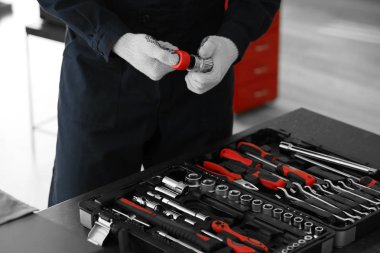 Otomatik mekanik araçlarla çalışma