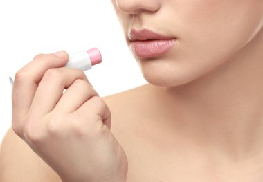 güzel bir genç kadın ruj