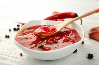 Lezzetli biber sosu ile kompozisyon