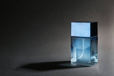 Modern erkek parfüm şişe