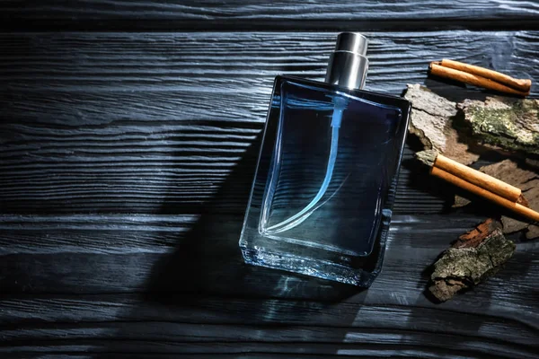 現代の男性香水 — ストック写真