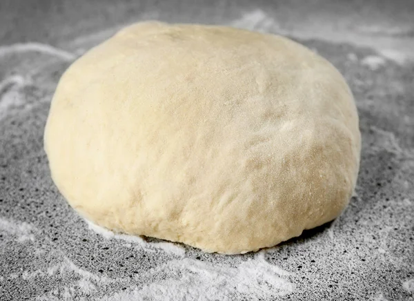 Raw dough on kitchen table — Stock Photo, Image