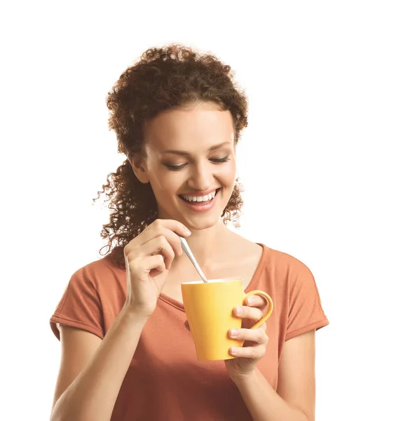 Jovem mulher bonita com xícara de café — Fotografia de Stock