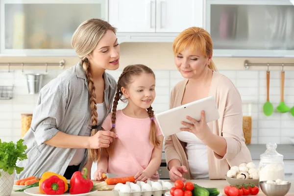 Woman with mother and daughter cooking — Stock Photo, Image