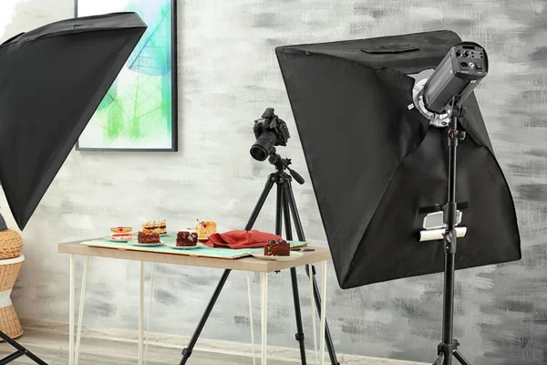 Studio fotografico con illuminazione professionale — Foto Stock