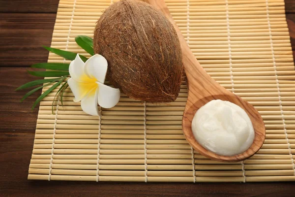 Wooden spoon with fresh coconut oil — Stock Photo, Image