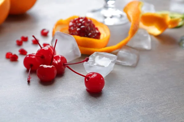 Cerezas y hielo — Foto de Stock