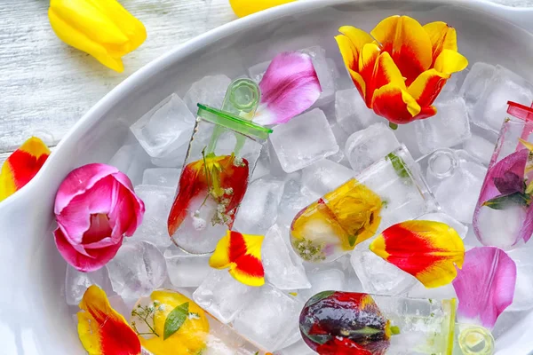 Homemade popsicles with flowers — Stock Photo, Image