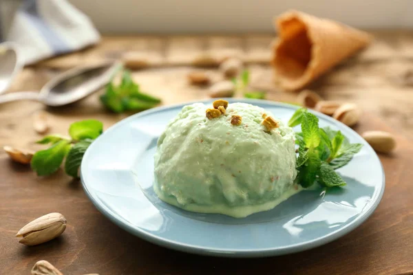 Sabroso helado de pistacho —  Fotos de Stock