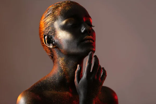 Kvinna med surrealistiska makeup — Stockfoto