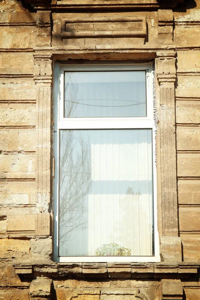 Vintage gebouw met venster — Stockfoto