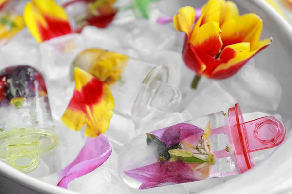 Homemade popsicles with flowers — Stock Photo, Image