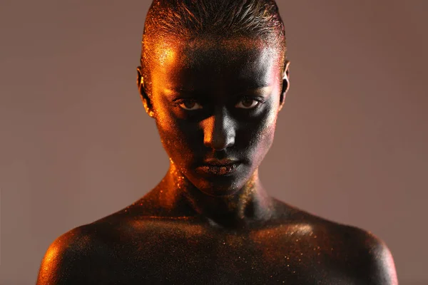 Mujer con maquillaje surrealista — Foto de Stock