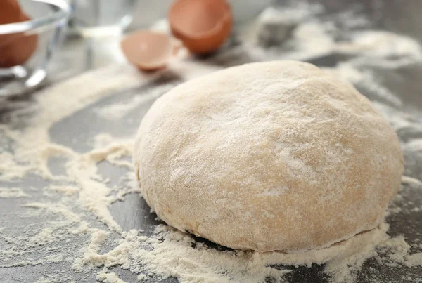 Raw dough on kitchen table — Stock Photo, Image