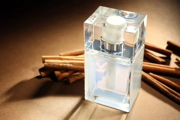 Moderní mužský parfém — Stock fotografie