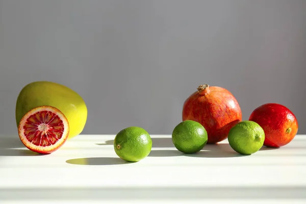 Komposition mit Zitrusfrüchten — Stockfoto
