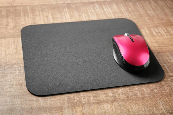 Modern wireless mouse and pad — Stock Photo, Image