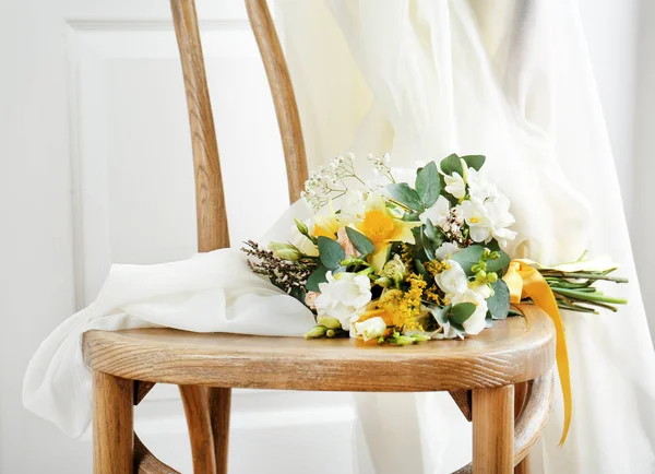 Boeket met fresia's bloemen — Stockfoto