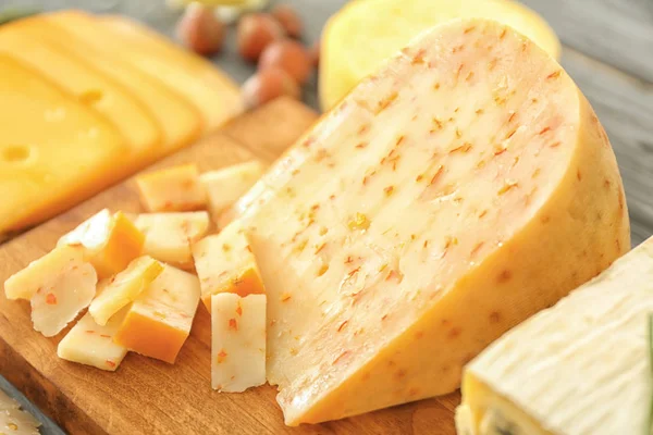 Assorted sliced cheese — Stock Photo, Image