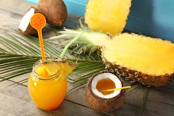 Jar met ananas cocktail — Stockfoto