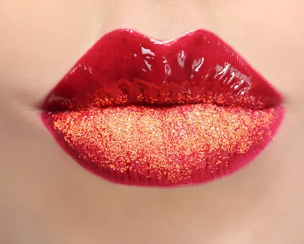 Lippen der jungen Frau — Stockfoto