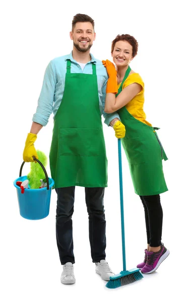 Casal com material de limpeza — Fotografia de Stock