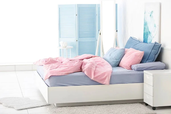 Modern light bedroom — Stock Photo, Image