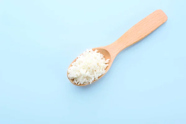 Cuchara de madera con arroz de coco — Foto de Stock