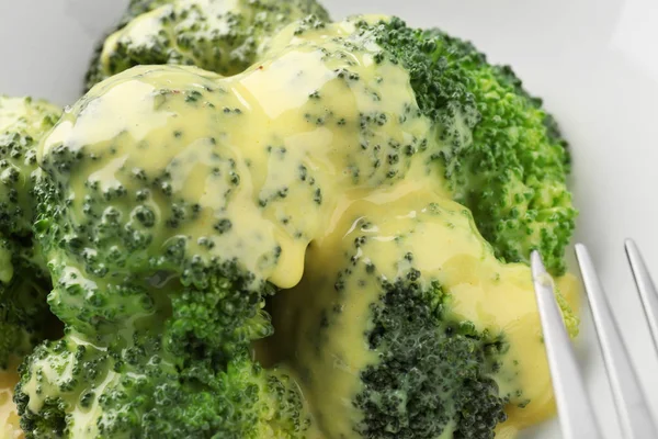 Broccoli en kaas saus — Stockfoto