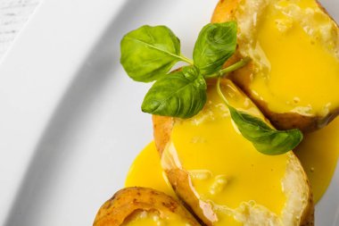 Peynir soslu fırında patates