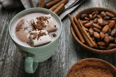 Lezzetli kakao içki ile kompozisyon