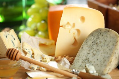 peynir tablo üzerinde çeşitli