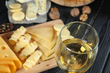 tablo çeşitli peynir ile