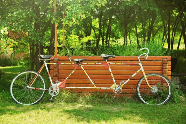 Bicicleta tandem ao ar livre — Fotografia de Stock