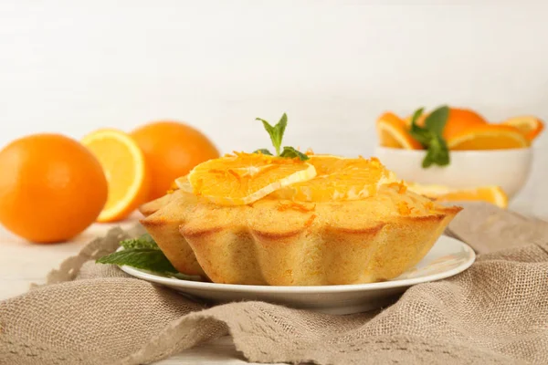 Plattan med läcker citrus tårta — Stockfoto