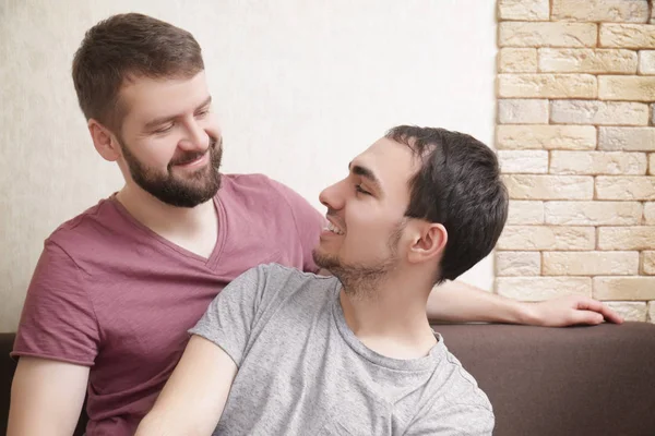 Heureux gay couple — Photo