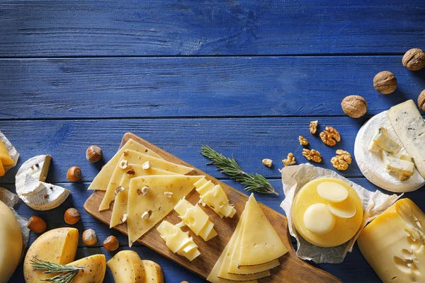 다양 한 치즈의 아름 다운 구성 — 스톡 사진