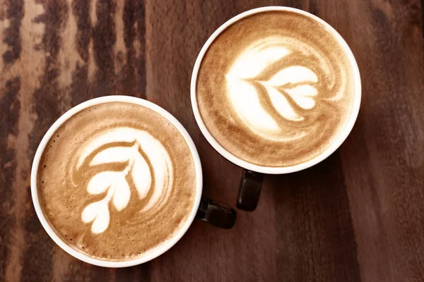 Xícaras de café com arte latte — Fotografia de Stock