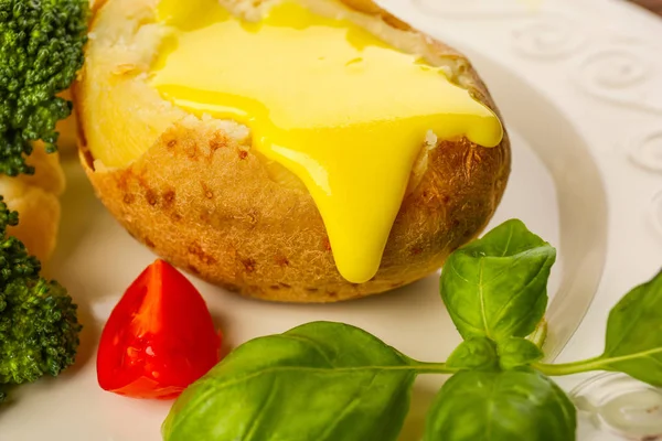 Peynir soslu fırında patates — Stok fotoğraf