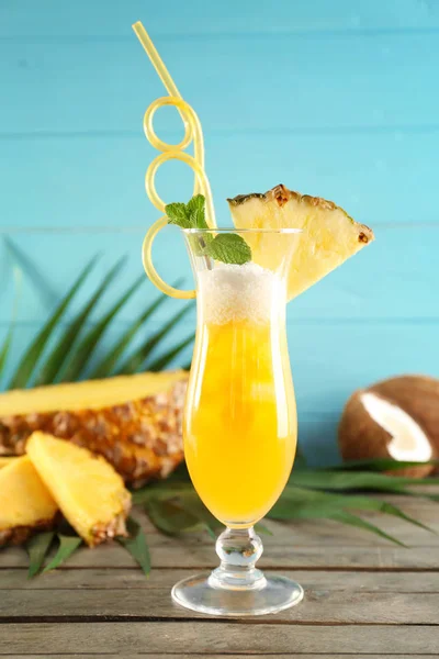 Glass of pineapple juice — Stock Photo, Image