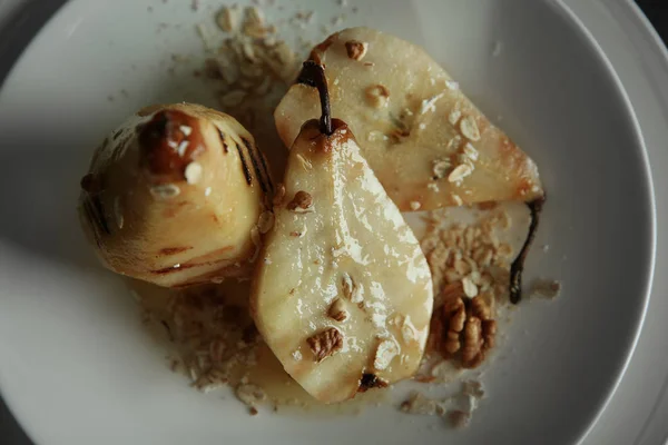 Tasty pears with honey sauce — Stock Photo, Image