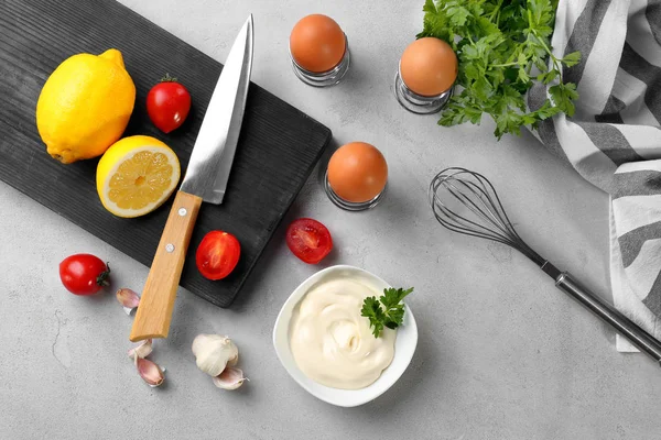 Mayonnaise in bowl with ingredients — Stock Photo, Image