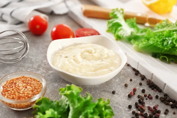 Deliciosa mayonesa en tazón —  Fotos de Stock