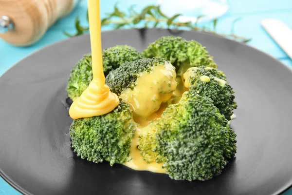 Broccoli en kaas saus — Stockfoto