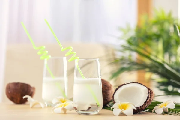 Composição com água de coco — Fotografia de Stock